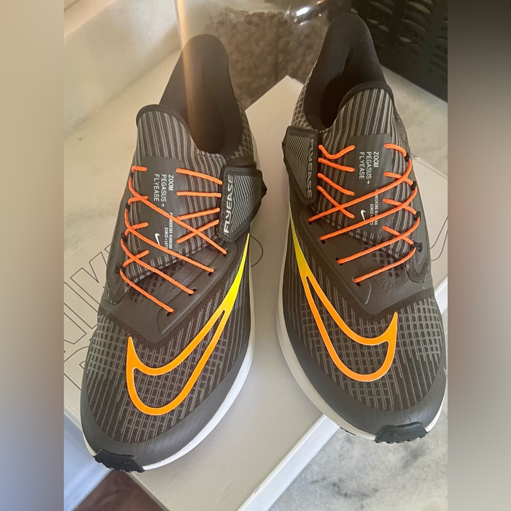 Nike Pegasus Flyease size 8